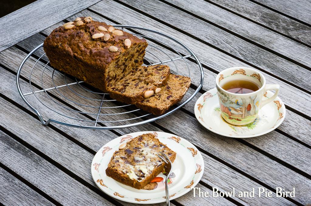 Read more about the article Teebrot – Ein Geschmack aus meiner Kindheit | No-fat Tea Bread – A taste from my childhood