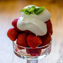 [:de]Erdbeeren und Sahne[:en]Strawberries and Cream[:]