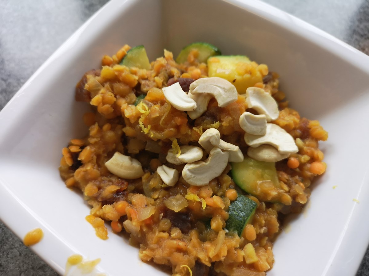 Read more about the article Lentil Dal with Apricots