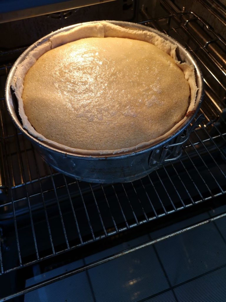 Vegan cheesecake in the oven